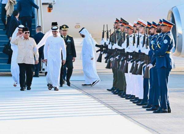 Tiba di Abu Dhabi, Prabowo akan Bertemu Presiden MBZ di Istana Qasr Al Shatie Tiba di Abu Dhabi, Prabowo akan Bertemu Presiden MBZ di Istana Qasr Al Shatie