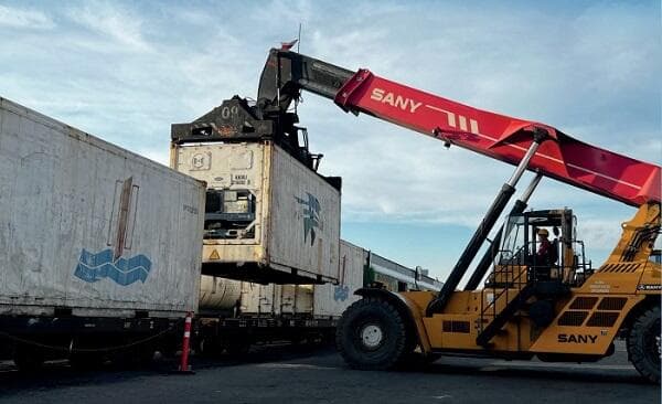 Volume Angkutan Barang Diprediksi Naik hingga 40 Jelang Akhir Tahun Volume Angkutan Barang Diprediksi Naik hingga 40 Jelang Akhir Tahun