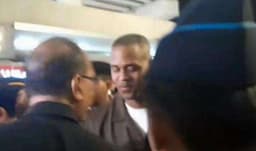 Patrick Kluivert Mendarat di Jakarta! Suporter Sambut dengan Sorak Sorai