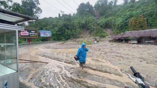 Jalur Medan-Berastagi Lumpuh Total, Masyarakat Diimbau Cari Jalan Alternatif