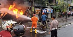 Ditinggal Pemiliknya Pulang ke Boyolali, Toko Ban di Ungaran Terbakar