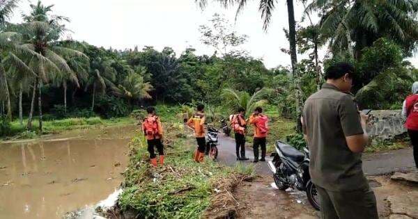 Akibat Curah Hujan dengan Intensitas Tinggi 4 Desa di Kecamatan Mancak Alami Banjir dan Longsor Akibat Curah Hujan dengan Intensitas Tinggi 4 Desa di Kecamatan Mancak Alami Banjir dan Longsor