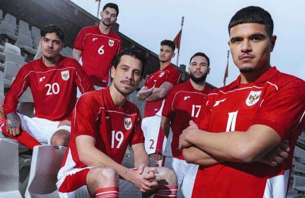 Erspo Resmi Rilis Jersey Kandang Skuad Garuda, Netizen Bandingkan dengan Jersey Timnas Malaysia Erspo Resmi Rilis Jersey Kandang Skuad Garuda, Netizen Bandingkan dengan Jersey Timnas Malaysia