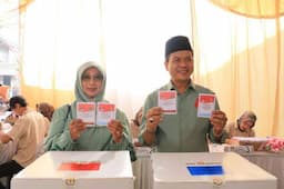 Nyoblos di TPS 20, Dadang Supriatna Optimistis Menang Telak Pilbup Bandung