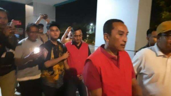 Dugaan Korupsi Izin Sandar dan Berlayar Kapal Nikel, Kejati Sultra Tetapkan 4 Tersangka Dugaan Korupsi Izin Sandar dan Berlayar Kapal Nikel, Kejati Sultra Tetapkan 4 Tersangka