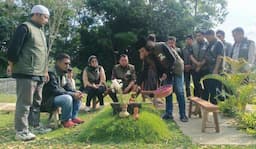 Hari Pahlawan, Relawan Ridhokan Pasti Amanah Ziarah ke Makam Mantan Bupati Kuningan