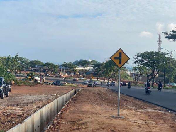 Salah Pasang, Rambu Lalin di Kawasan Seraya Atas Ini Bingungkan Pengguna Jalan