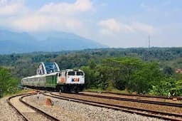 Tragis, Wanita Muda Terlilit Pinjol Akhiri Hidup dengan Menabrakan Diri ke Kereta di Karawang Barat