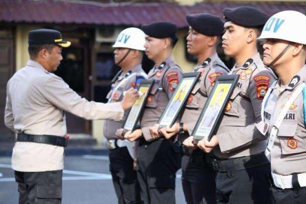 Gagal Dilantik Perwira, Dua Polisi di Makassar Dipecat Usai Terlibat Jaringan Narkoba Freddy Pratama Gagal Dilantik Perwira, Dua Polisi di Makassar Dipecat Usai Terlibat Jaringan Narkoba Freddy Pratama