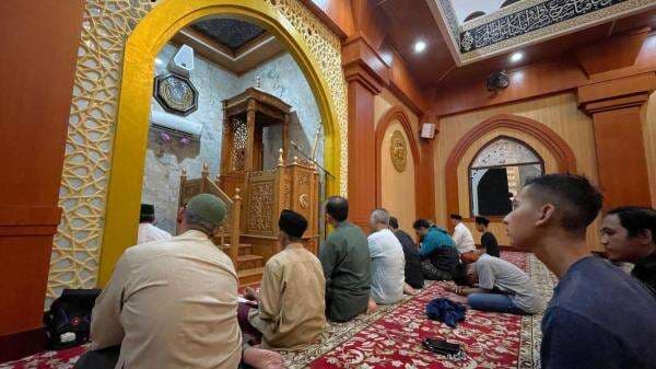 Tim iNews Ikuti Salat Tarawih di Masjid Al Aliy Rest Area Watu Gong Semarang Tim iNews Ikuti Salat Tarawih di Masjid Al Aliy Rest Area Watu Gong Semarang