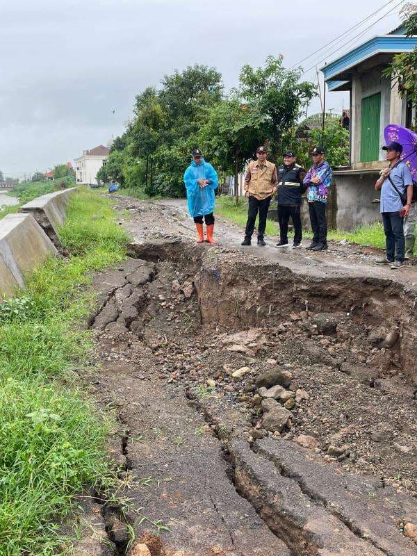 Tanggul Sungai Waridin di Kendal Amblas, Warga Was-was