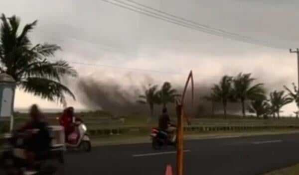 Angin Puting Beliung Terjang Pangandaran, Tiga Rumah Rusak dan Wisatawan Panik