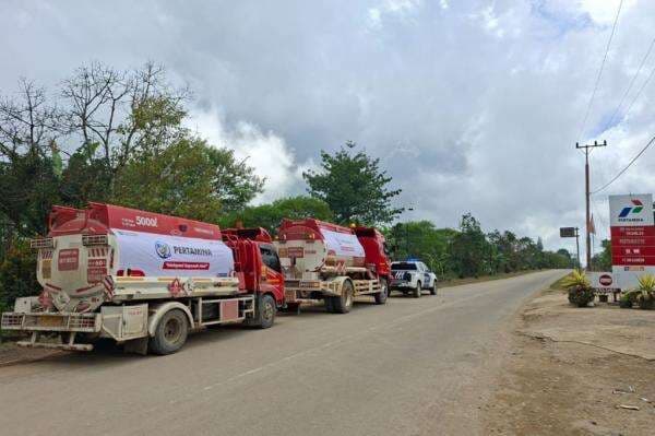 Mobil Tangki BBM Pertamina Tembus Wilayah Terisolasi di Aceh usai Banjir Mobil Tangki BBM Pertamina Tembus Wilayah Terisolasi di Aceh usai Banjir