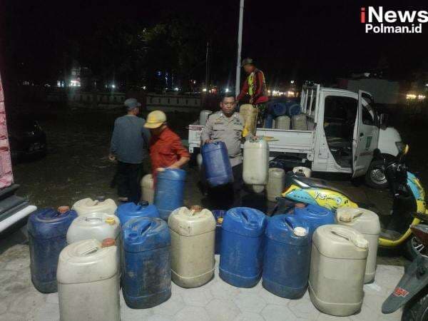 Penegakan Hukum Terhadap Penjualan BBM Ilegal di Wonomulyo, Puluhan Jergen Disita Penegakan Hukum Terhadap Penjualan BBM Ilegal di Wonomulyo, Puluhan Jergen Disita