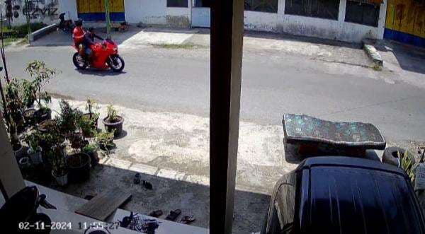 Maling Motor Siang Bolong Beraksi di Jombang, Pelaku Terekam Kamera CCTV