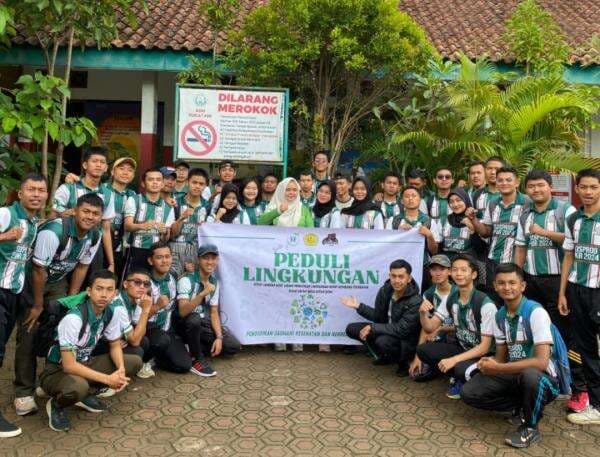 Takjub, Mahasiswa Unsur Cianjur  Melihat SDN Sukatani Cibeber Sulap Sampah Jadi Barang Unik