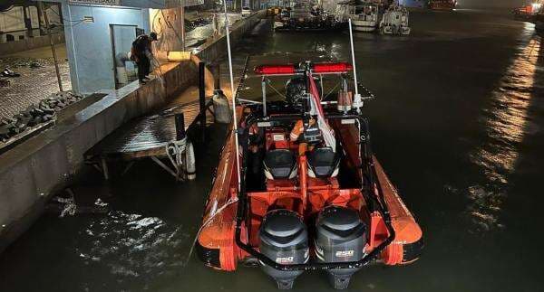 Kapal Tugboat Kandas di Tanjung Emas, Basarnas Evakuasi 8 ABK