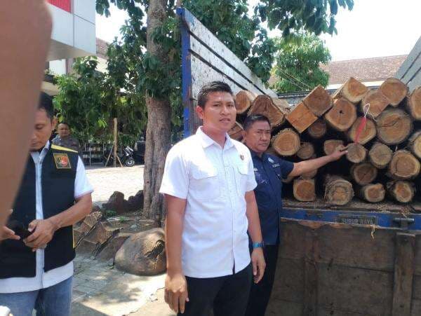 Jual-Beli Kayu Hutan Ilegal, Perangkat Desa di Jombang Ini Dijebloskan Penjara