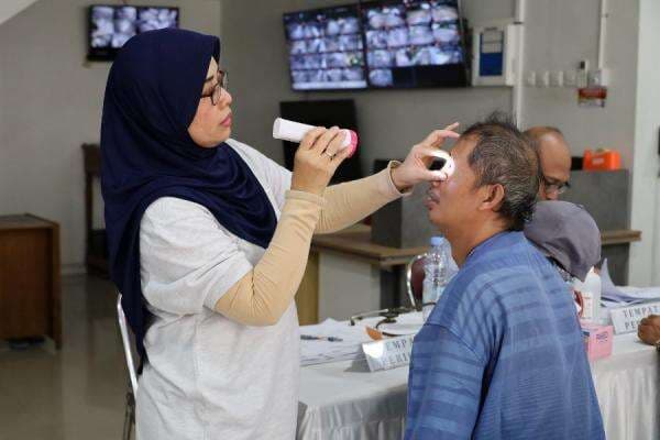 UNDIP Beri Pengobatan Kesehatan Gratis di Teluk Awur Jepara UNDIP Beri Pengobatan Kesehatan Gratis di Teluk Awur Jepara