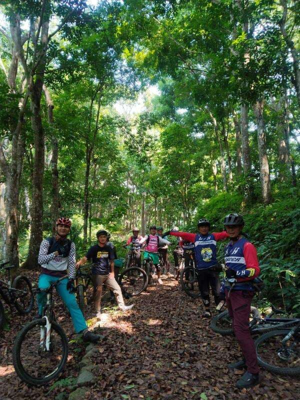 Cara Seru Komunitas Gowes Gordun Riders Puncak Taklukan Jalur Berkelok Hingga Kawasan Sawit Cianjur