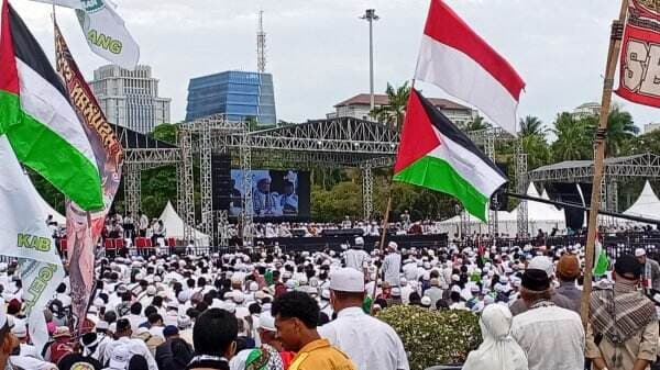 Ribuan Massa Reuni 212 Padati Kawasan Monas, Habib Rizieq Berikan Orasi