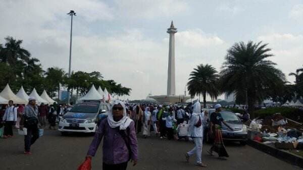 Reuni Akbar 212, Massa Penuhi Stasiun Gondangdia dan Juanda