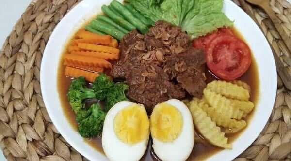 8 Makanan Natal Khas Indonesia, Ada Selat Solo hingga Ayam Budu-Budu