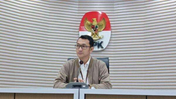 Geledah Ruang Kerja Silmy Karim, KPK Sita Uang Puluhan Juta Rupiah Geledah Ruang Kerja Silmy Karim, KPK Sita Uang Puluhan Juta Rupiah