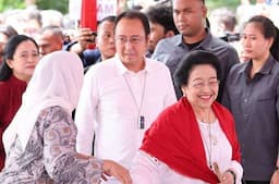 Megawati Sumringah Usai Mencoblos di Kebagusan