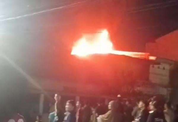 Kebakaran di Makassar, 1 Orang Tewas Terjebak di Dalam Kamar Kebakaran di Makassar, 1 Orang Tewas Terjebak di Dalam Kamar