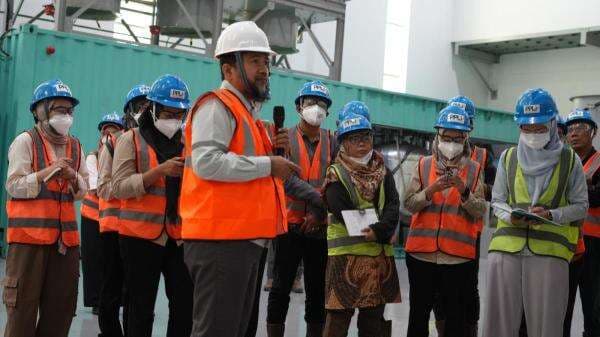 Kampanye 'Indonesia Bebas PCBs 2028' KLH Sambangi PPLI di Klapanunggal Kabupaten Bogor Kampanye 'Indonesia Bebas PCBs 2028' KLH Sambangi PPLI di Klapanunggal Kabupaten Bogor