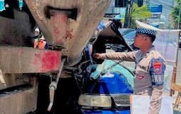 Truk Molen Tabrak Pikap Bermuatan Jagung di Jalan Dewi Sartika, Batu