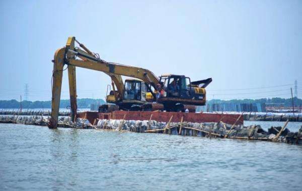 Pagar Laut di Tarumajaya Bekasi bikin Nelayan Sengsara Pagar Laut di Tarumajaya Bekasi bikin Nelayan Sengsara