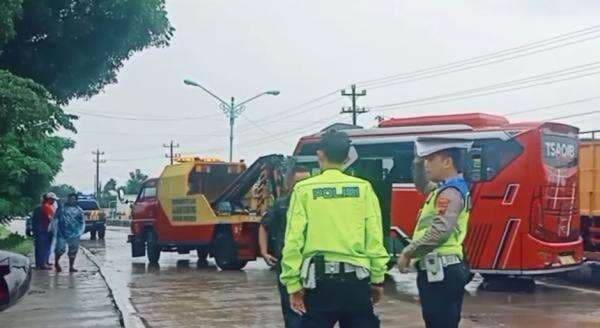 Kecelakaan Maut di Pantura Brebes, Sopir Elf Tewas 18 Luka