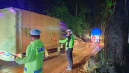 Longsor di Salawu, Arus Lalin Jalur Tasikmalaya-Garut Sempat Macet