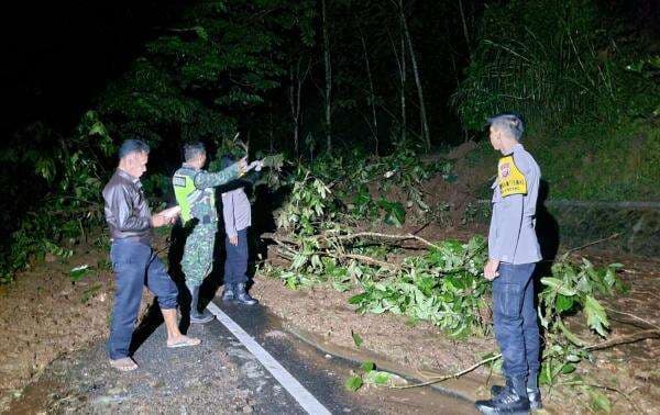 Longsor Tutup Total Jalan Nasional Majalengka-Kuningan, Lalu Lintas Dialihkan