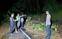 Longsor Tutup Total Jalan Nasional Majalengka-Kuningan, Lalu Lintas Dialihkan