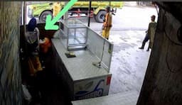 Viral Video CCTV Pasukan Kuning “Kencingi” Kedai Jus Jumbo di Jalan Udan Said P Bun