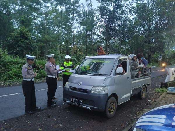 Pasca Kecelakaan Pikap Muat Pekerja Kopi, Satlantas Polres Bondowoso Gelar Patroli di Kawasan Ijen