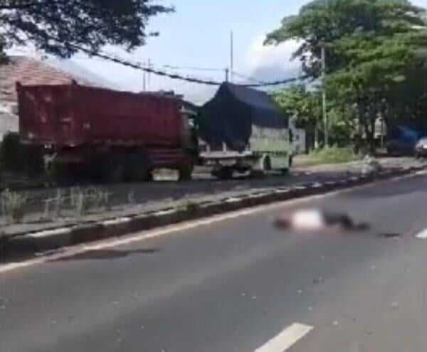 Buruh Pabrik Tewas Tragis Tabrak Truk Mogok di Pasuruan