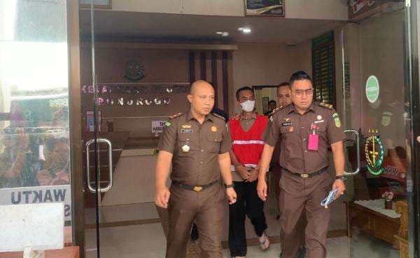 Korupsi Dana BOS, Kejaksaan Tetapkan Kepala SMK PGRI 2 Ponorogo Jadi Tersangka Korupsi Dana BOS, Kejaksaan Tetapkan Kepala SMK PGRI 2 Ponorogo Jadi Tersangka