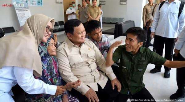 Momen Prabowo Sapa Warga Sebelum Resmikan RSUD Krui Pesisir Barat Lampung Momen Prabowo Sapa Warga Sebelum Resmikan RSUD Krui Pesisir Barat Lampung