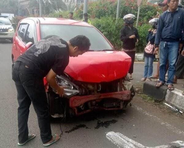 3 Kendaraan Tabrakan Beruntun di Jalur Puncak Bogor, 2 Orang Terluka