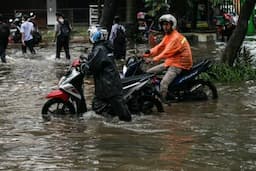 3 RT di Jakarta Masih Tergenang Banjir Siang Ini   