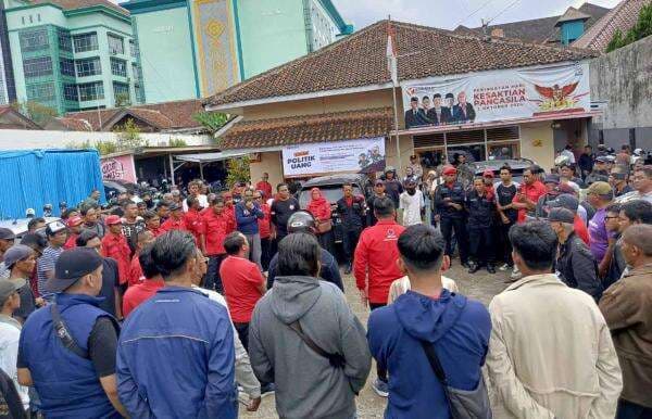 Massa Geruduk Kantor Bawaslu Banyumas, Ini yang Dituntut