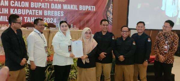 KPU Brebes Tetapkan Paramitha Widya Kusuma - Wurja Sebagai Bupati dan Wakil Bupati Brebes 2025-2030