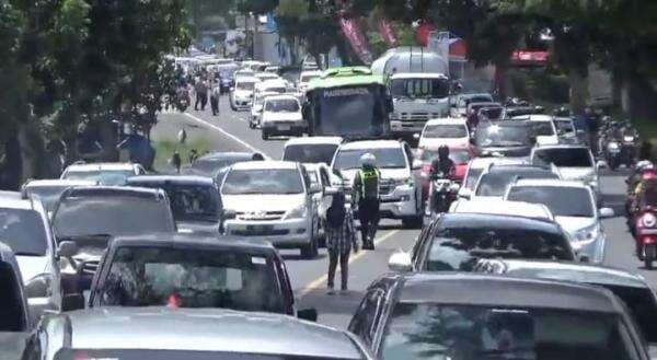 Lebaran Idul Fitri 2025, Jalur Jombang-Nganjuk Padat Kendaraan Imbas Penyempitan Jalan Lebaran Idul Fitri 2025, Jalur Jombang-Nganjuk Padat Kendaraan Imbas Penyempitan Jalan