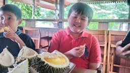 Bocah 10 Tahun Ungkap Kelezatan Durian D24 Malaysia yang Bikin Ketagihan di Depok