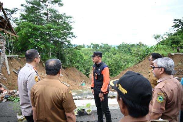 Pemkab Kuningan Maksimalkan Penanganan Darurat Longsor di Cimara, Cibeureum