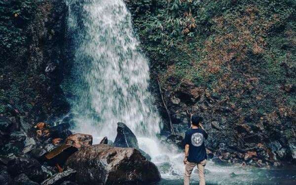 5 Tempat Wisata di Cibinong, Air Terjun Curug Ciherang Suaranya Bergemuruh tapi Membuat Hati Tenang 5 Tempat Wisata di Cibinong, Air Terjun Curug Ciherang Suaranya Bergemuruh tapi Membuat Hati Tenang
